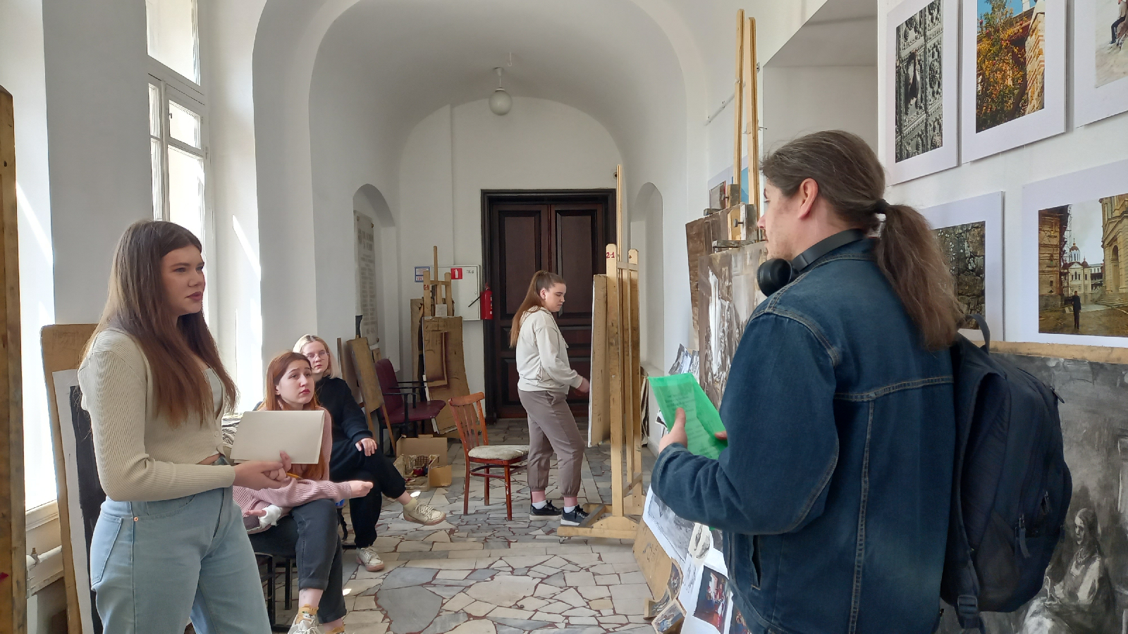 Профориентационная работа 16 мая 2024 года со студентами выпускного курса Пензенского художественного училища им. К.А. Савицкого.